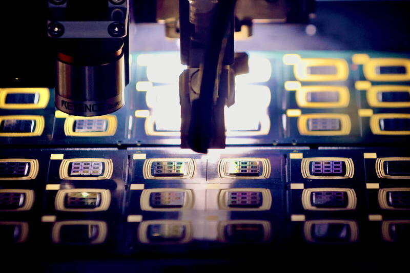 飛利浦曾將業務重心放在高量電子產品，包括半導體、顯示器、音響、電視、手機與資料儲存等領域。（半導體示意圖，歐新資料照）