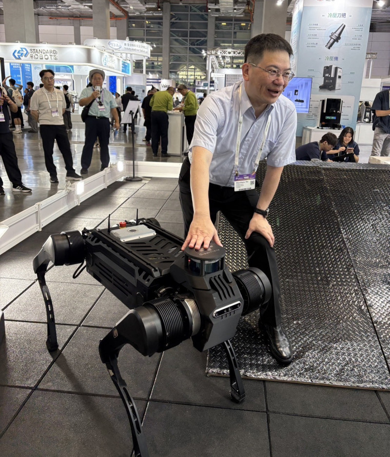 中華汽車跨域智慧製造 綠捷發表台灣自主四足機器人