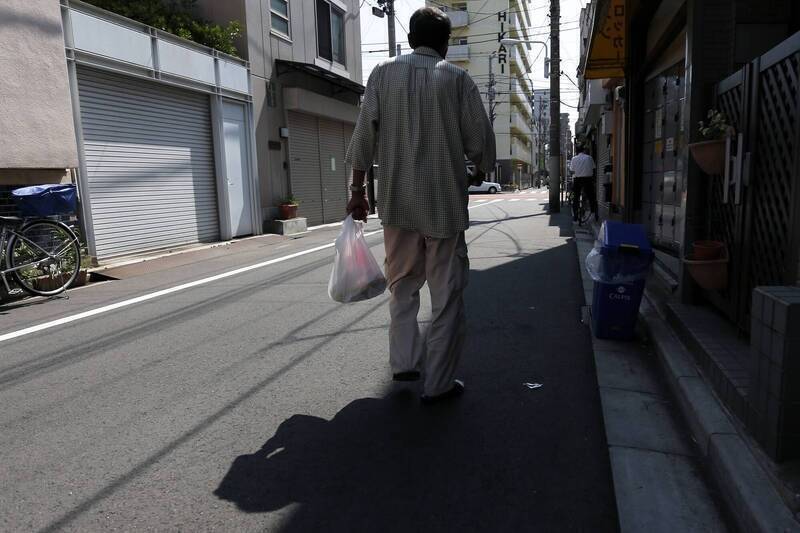 生日不送禮還打包食物！75歲阿公遭女兒怒罵「太丟臉」 背後真相太淒涼