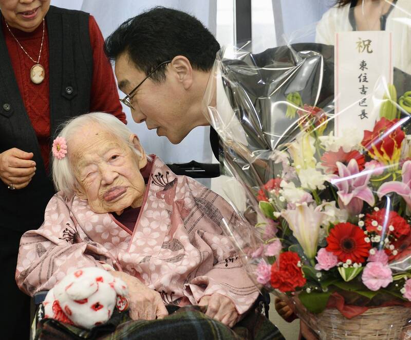 日本百歲人瑞突破10萬人創新高 女性佔比超驚人