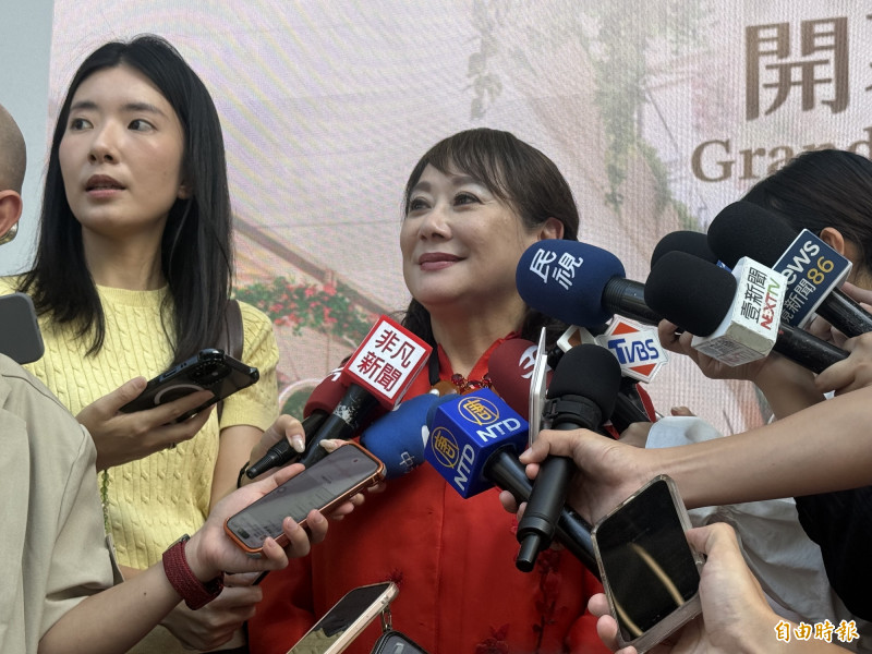 黃晴雯表示，Garden City試營運期間業績比原先預期多出2成，為維持賣場內的消費品質，目前人流控制在約800至900人，若現場人數過多，就會適度控制入場人數。（記者孫唯容攝）