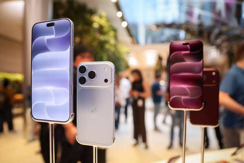 他變賣「祖傳黃金」幫愛妻買iPhone 18 Pro 掀起瘋狂論戰:價值觀錯誤 vs.為國做出貢獻