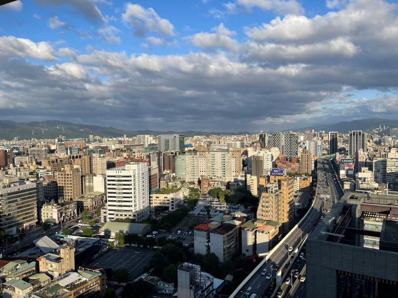 近1年台北市總價1千萬內住宅交易占比跌破1成，相較10年前占比逾2成，直接呈現腰斬。（永慶房產集團提供）