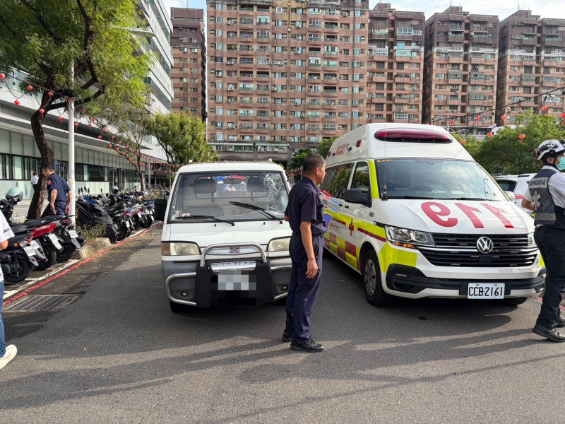 圖為車禍現場及林男肇事車輛。（民眾提供）