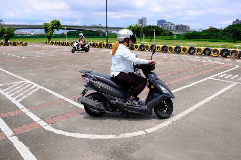 機車族完訓取得駕照 明年投保「強制險」送200元禮券
