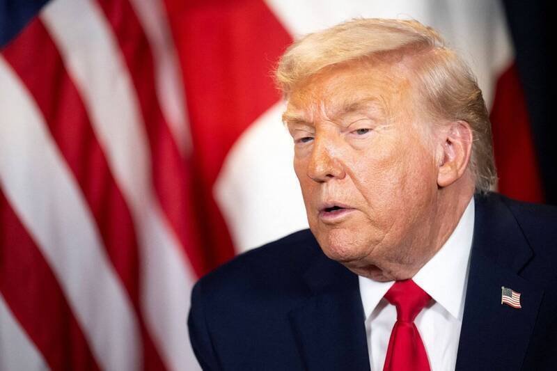 川普又踢到鐵板！美聯邦法院突發狠招 勒令白宮立即歸還CNN採訪證 - 自由財經