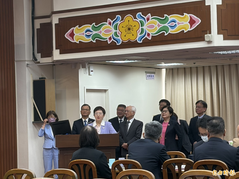 財政部長莊翠雲今日率公股事業董總赴立法院進行業務報告。（記者鄭琪芳攝）
