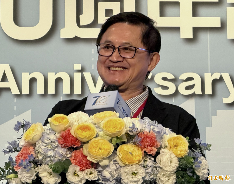 和碩董事長童子賢今日談及台灣企業赴美設廠議題時指出，中小企業若要跟隨赴美，仍需要完整產業聚落支持。（記者方韋傑攝）