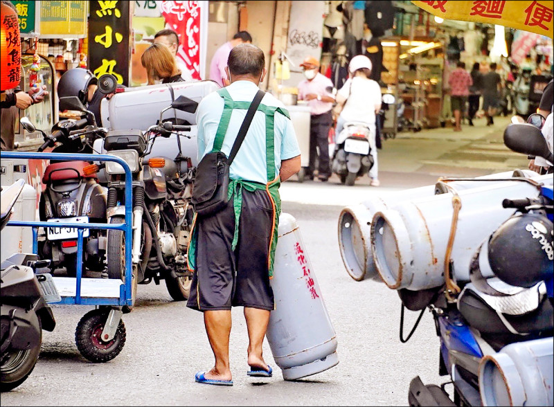 中油、台塑桶裝瓦斯價脫鉤 業者：冬季供應拉警報