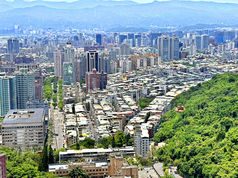 近年科技巨頭與半導體供應鏈積極在台擴廠、買廠房，並大規模推進海外佈局。（資料照）