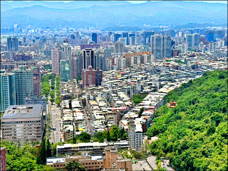 〈財經週報-房市〉資金往科技業傾斜 交屋潮仍面臨房貸荒