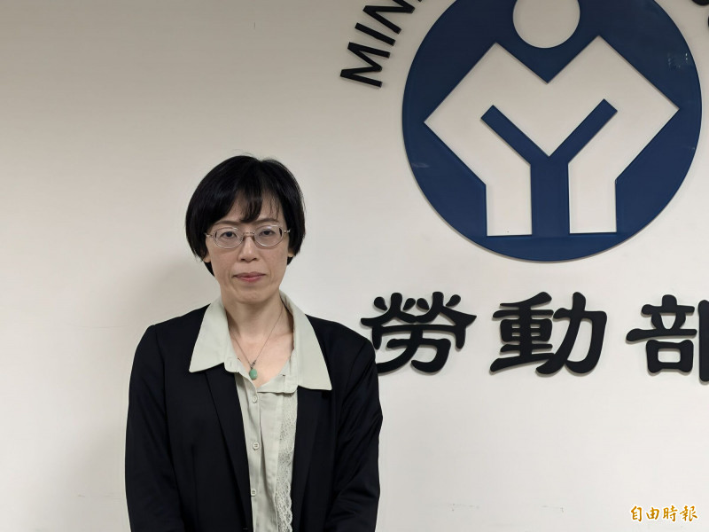 勞動部今（29）日說明僱用安定措施諮詢會議結論，圖為勞動部勞動力發展署就業服務組組長黃巧婷（記者李靚慧攝）
