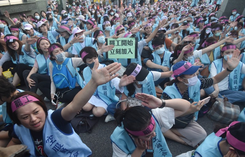 長榮航罷工第3天勞資就碰面 互信薄弱拖1週 長榮航罷工第3天勞資就碰面 互信薄弱拖1週
