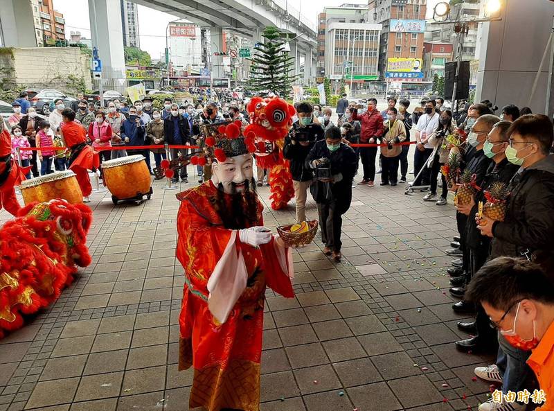 光華商場開市 消費買千送筆電刺激經濟