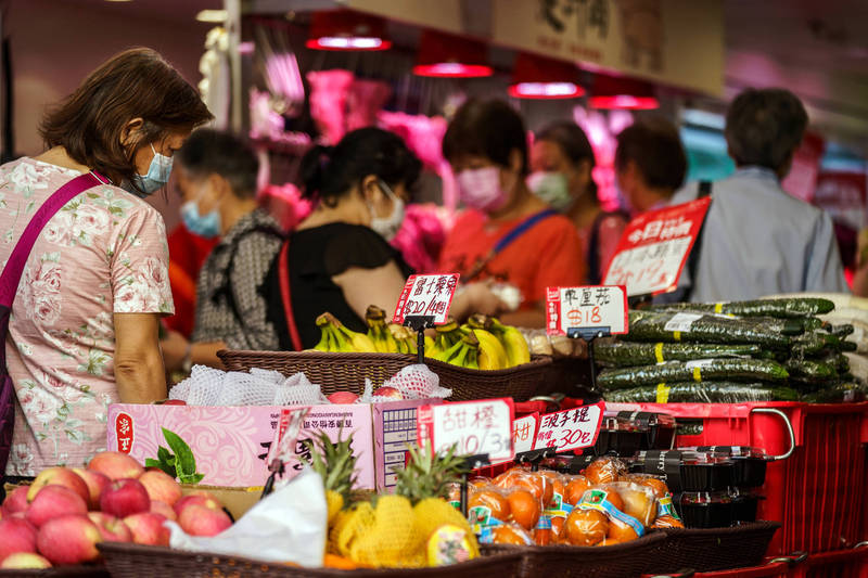 香港空運成本上升 進口水果飆漲2成