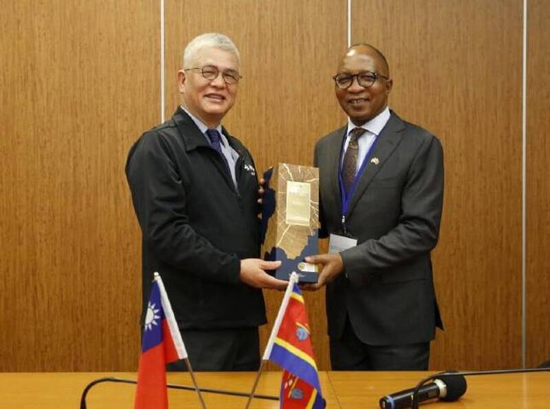 史瓦帝尼總理率團訪台 與世曦簽訂合約