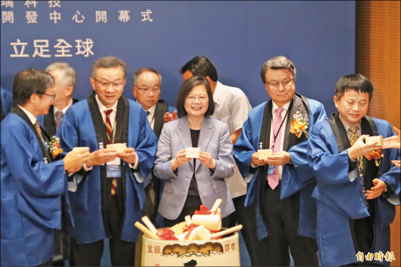 日立先端科技開發中心落腳竹北 總統按讚