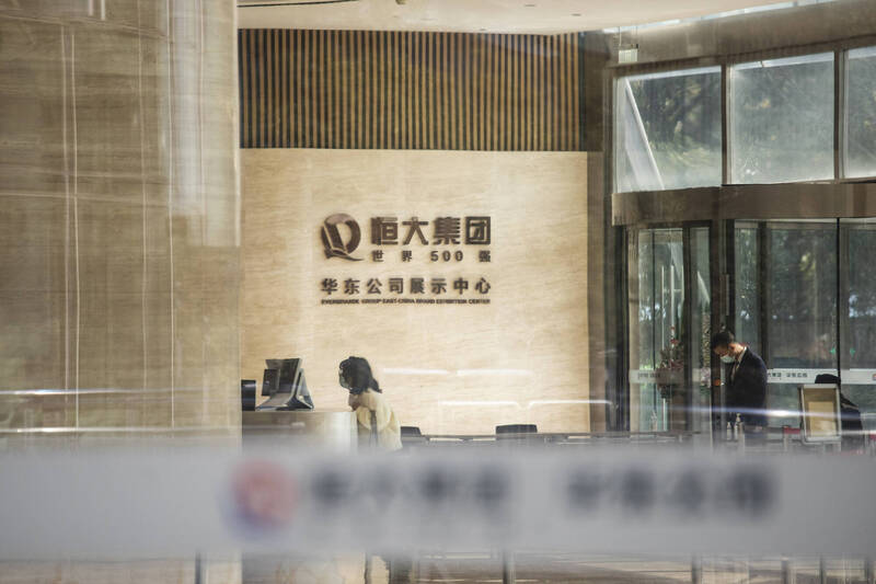 恆大前總裁和財長遭控管調查 股價大跌逾8％
