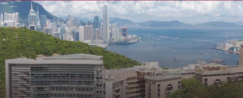 老師出走、家長買單 ! 彭博 : 香港菁英學校學費破百萬成常態