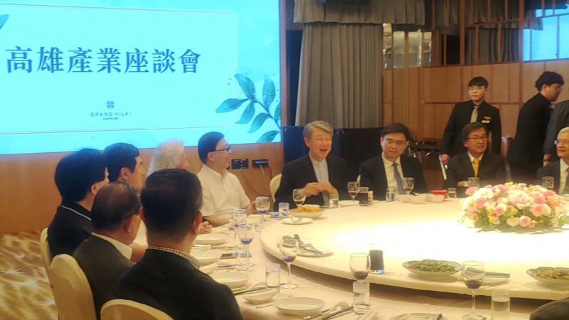 經長首度與高雄業界交流90分鐘  郭智輝鼓勵「調薪」提振消費力