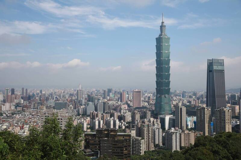 央行利率維持不動  今年經濟成長率上調至3.77％