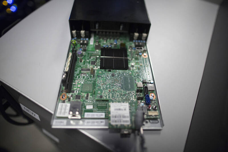 晶片走私市場火熱 ! 香港賓士車藏匿596個高階CPU闖中國關口