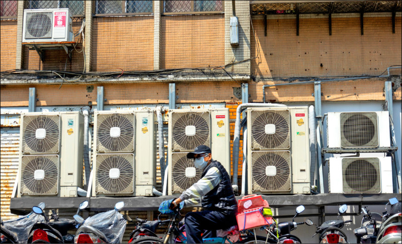 配合需量反應 遠端控制冷氣、除濕機、充電樁等設備 新住商節電 3大電器每度回饋10元