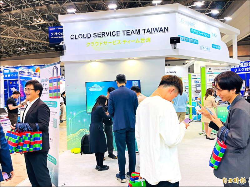 日IT展台灣館 「台灣LV包」茄芷袋、國旗吸睛