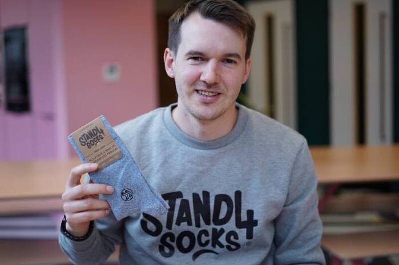 邊領救濟金邊創業 現營收百萬美元還可救助救烏克蘭