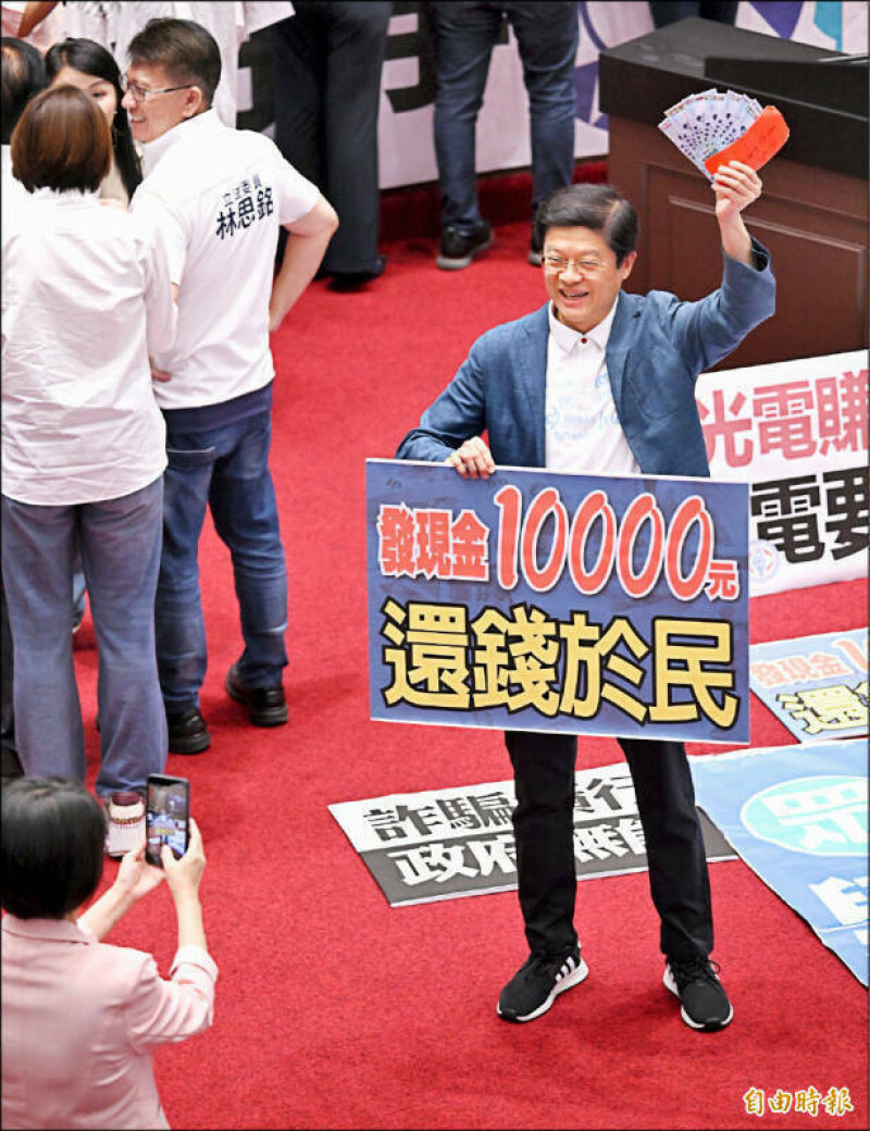 在野提普發1萬惹議 工商大老：像在轉移大罷免焦點