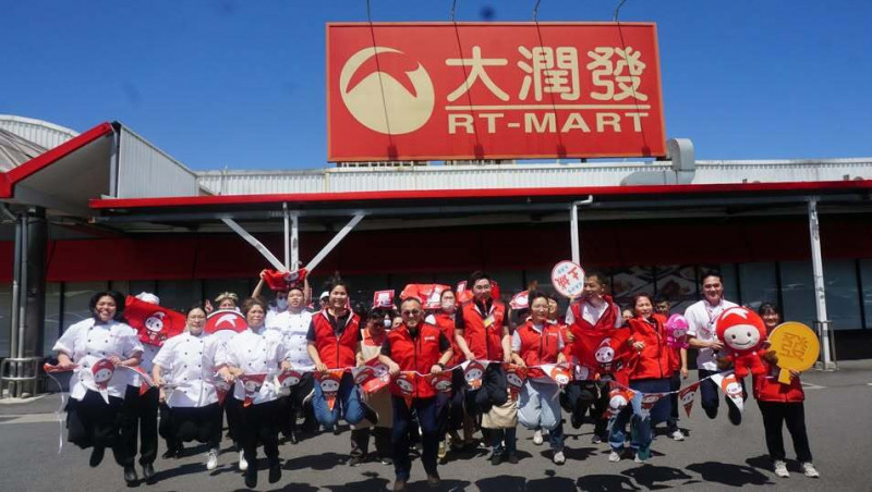 全台第1家 大潤發土城店17日更換為大全聯