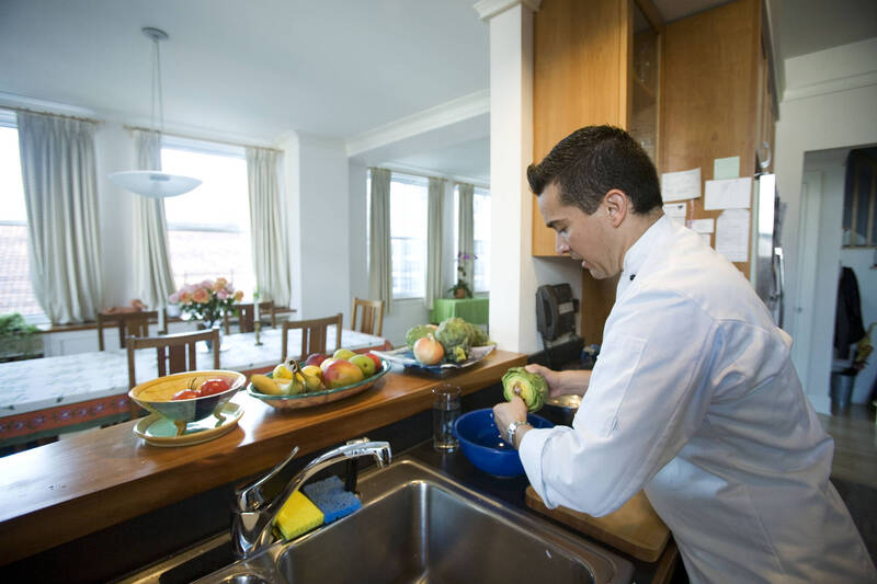 打工時薪高達1500元！「這3個副業」讓你邊社交邊賺錢