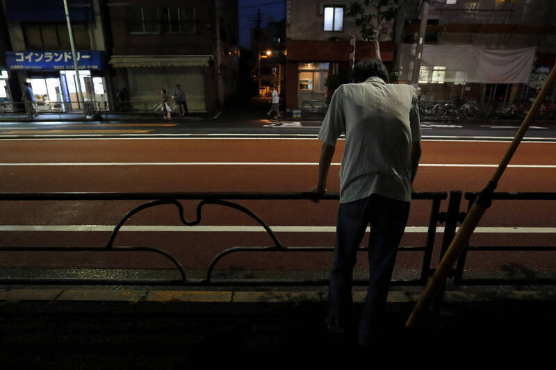 69歲校長因「1想法」狂燒1117萬退休積蓄 最終慘回校園當工友