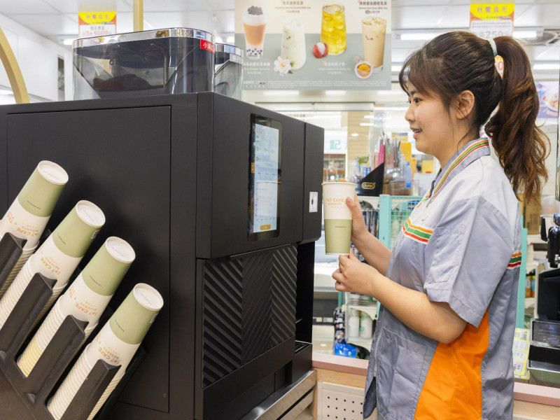 缺工大作戰  7-ELEVEN導入智能現萃機1鍵AI製茶