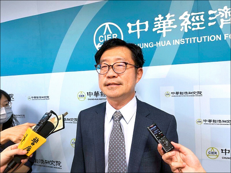 AI太強！中經院上修全年GDP至5.45％  產業呈現冰火二重天