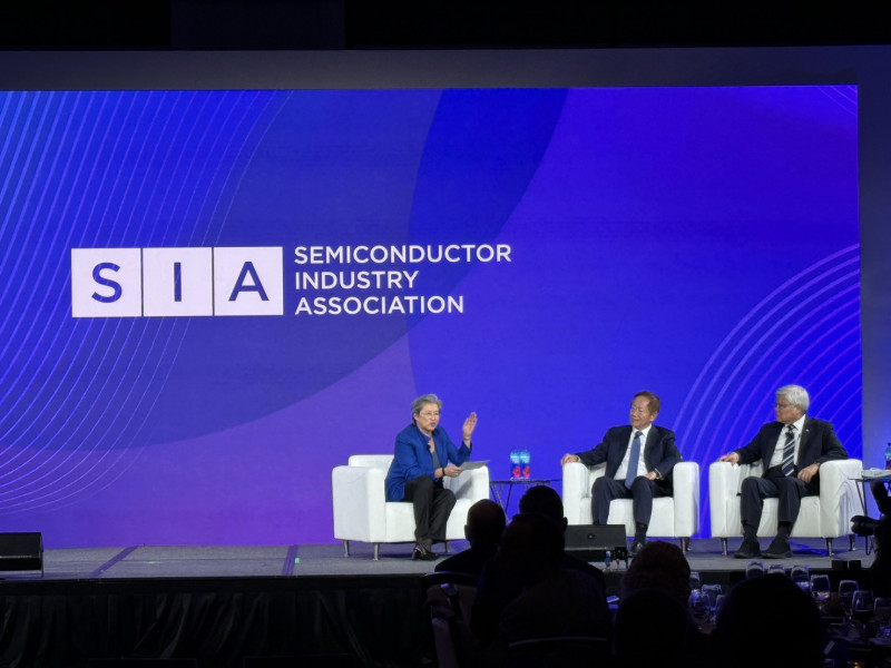 魏哲家、劉德音同台  獲頒半導體最高榮譽「羅伯特諾伊斯獎」