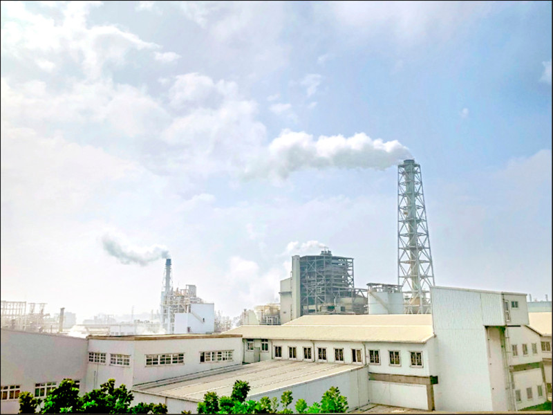 降關稅衝擊》明年碳費打2折 可分期緩繳