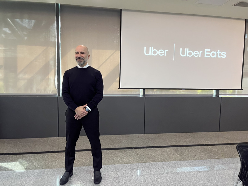 Uber執行長首訪台讚市場亮眼 指外送專法疊單禁令恐引發「負向循環」