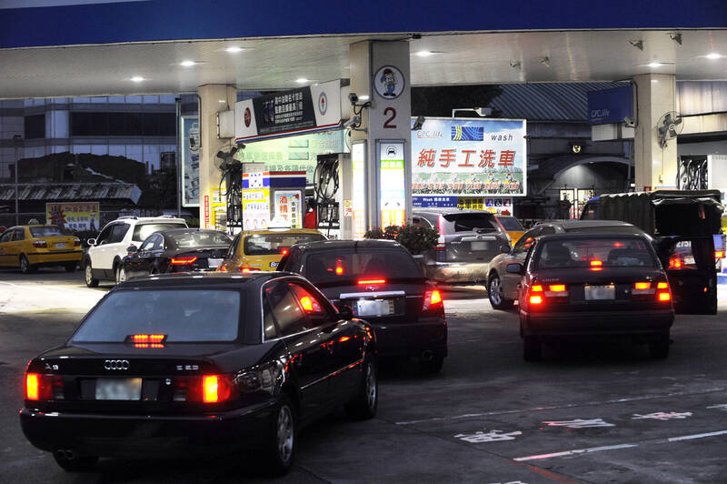 快去加油！ 明起汽、柴油價格各調漲0.4元