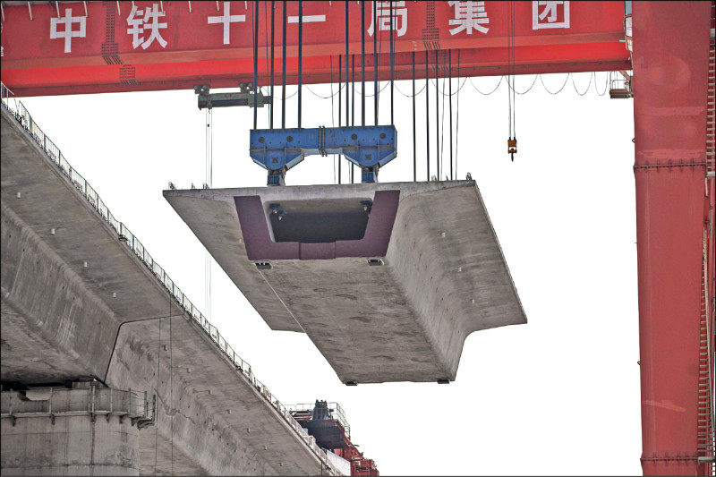 僅5％路線獲利 中續砸錢建高鐵