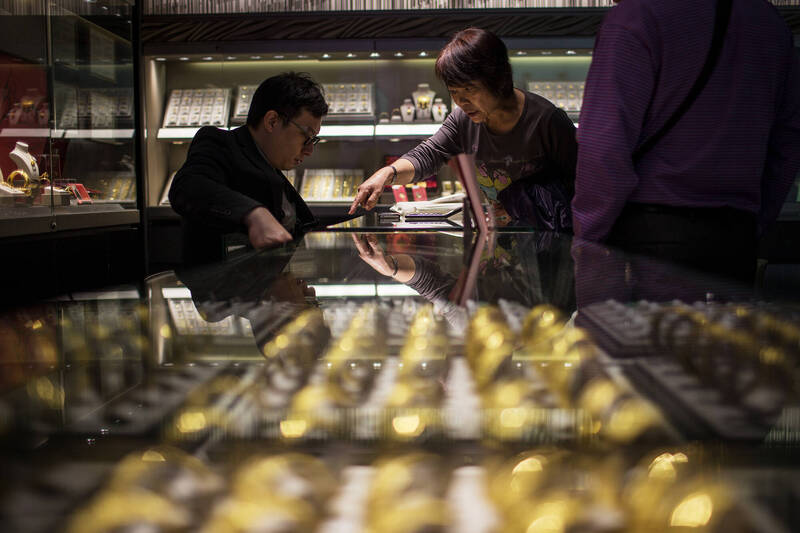 金飾價格飆升！網友發現一夜醒來 項鍊竟漲6.8萬