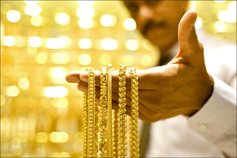 金價漲破4800美元 續攻5字頭