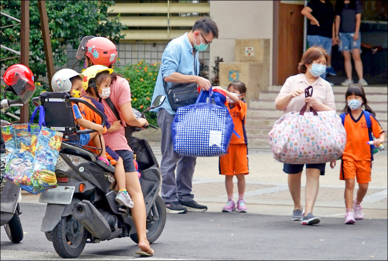 新生兒人數雪崩 勞保年金財務警報響