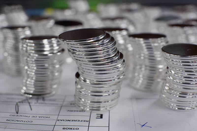 黃金大地雷？白銀面臨違約交割危機 3月或成貴金屬「崩盤」關鍵時刻