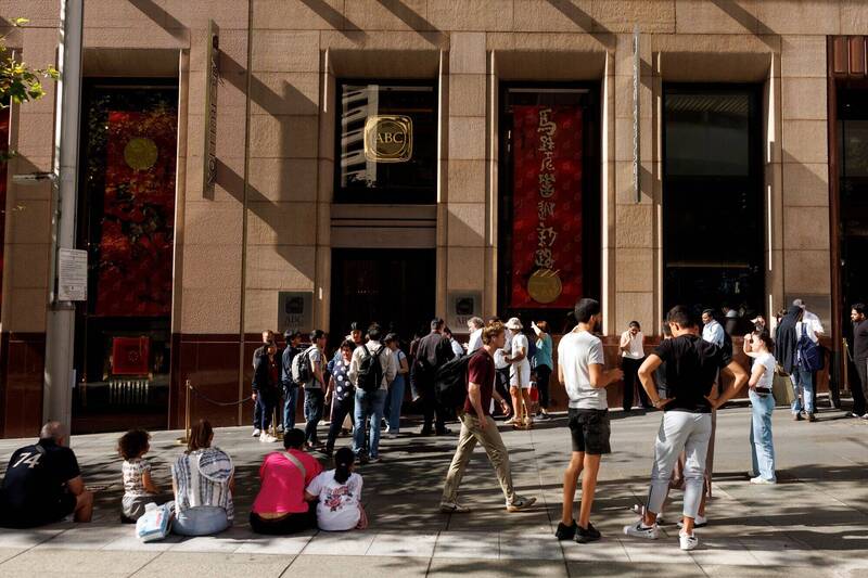 黃金跌愈兇、散戶愈買！新加坡、雪梨擠滿人潮排隊還買不到