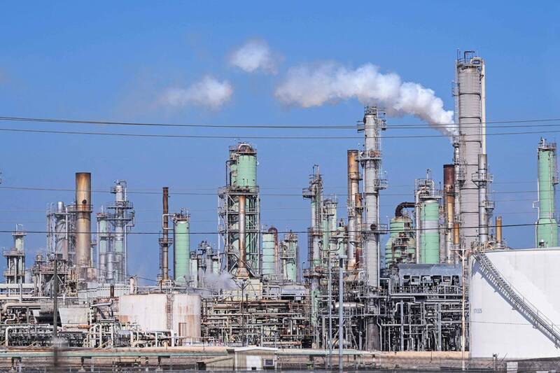 荷姆茲海峽關閉...布蘭特原油大漲10％至每桶80美元