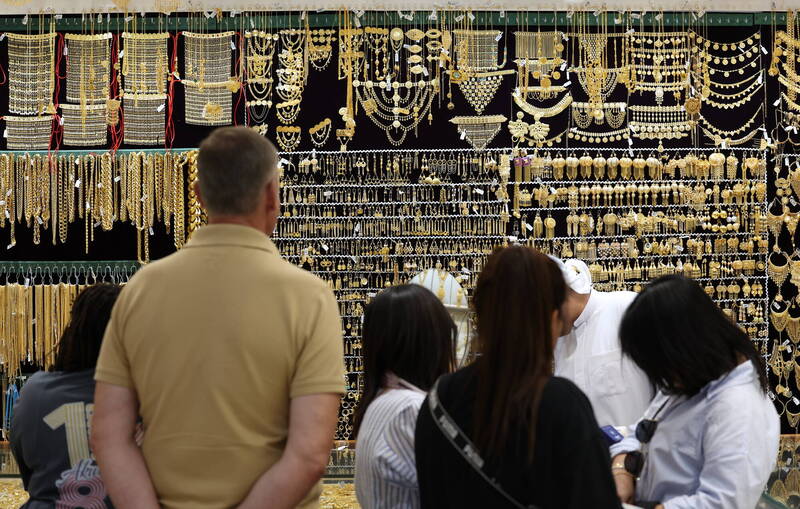 大量黃金滯留杜拜出不去 被迫大幅折價出售 這國缺貨最緊張