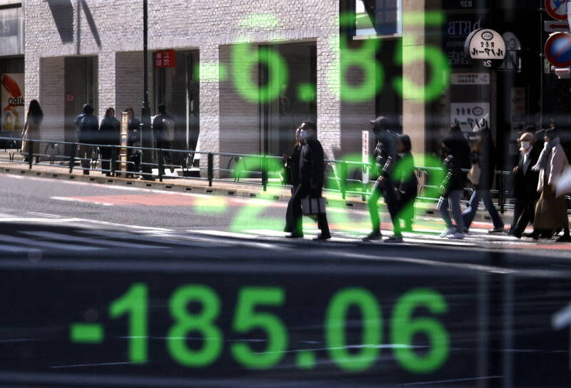 東京股市嚇壞了！日經指數暴跌逾2000點 背後兩大兇手曝光