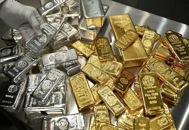 貴金屬慘遭中東戰火及通膨夾殺  黃金、白銀大暴跌