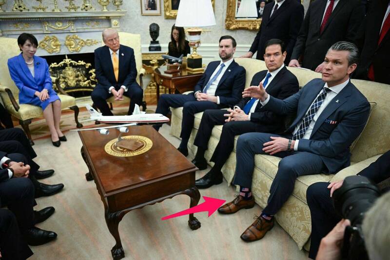 美日峰會另類焦點「抵嘉」  這雙襪子超搶鏡